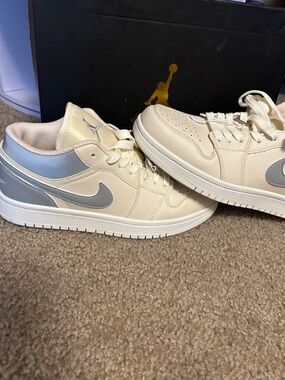 Nike Jordan Low-Top Sneakers